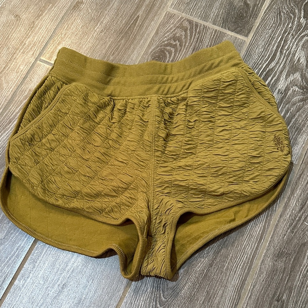 FP free people Movement olive green quilted Athletic Shorts with pockets XS EUC